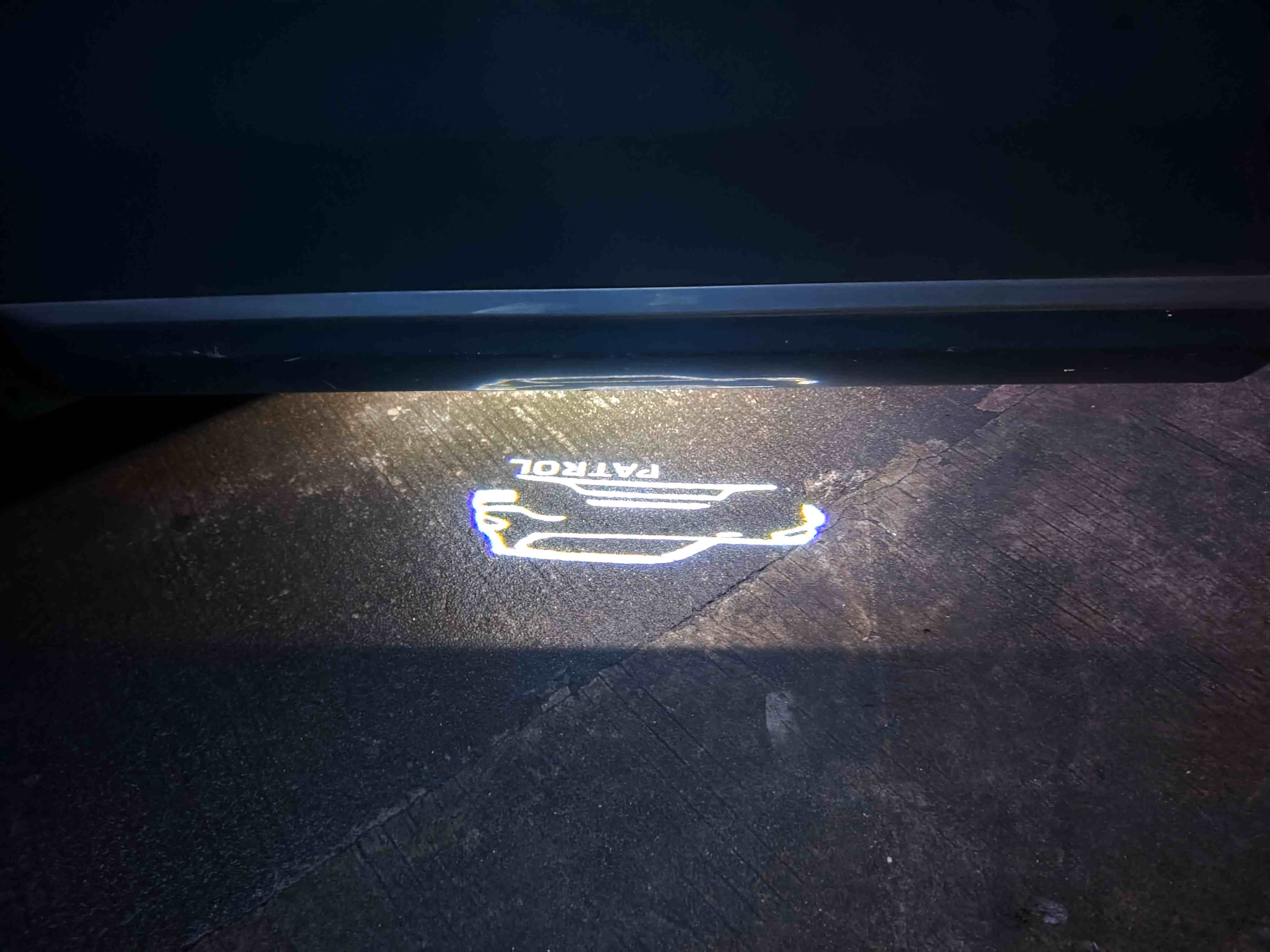 車用ユニバーサル&カスタマイズウェルカムライト