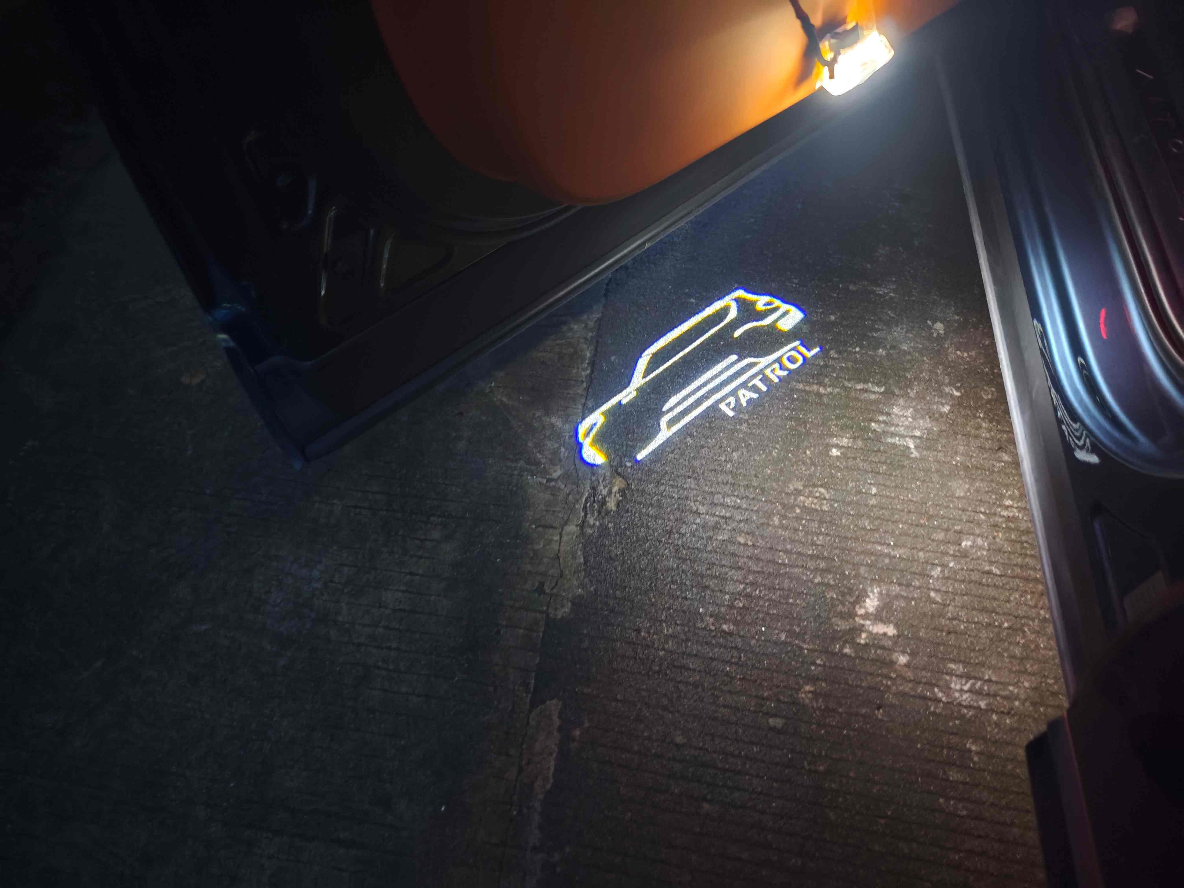 車用ユニバーサル&カスタマイズウェルカムライト