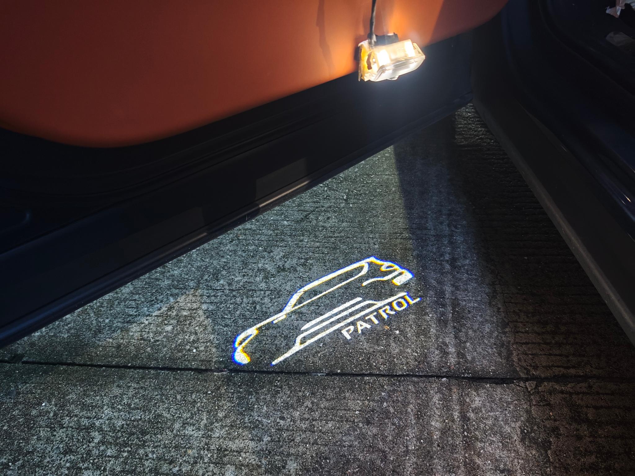 車用ユニバーサル&カスタマイズウェルカムライト